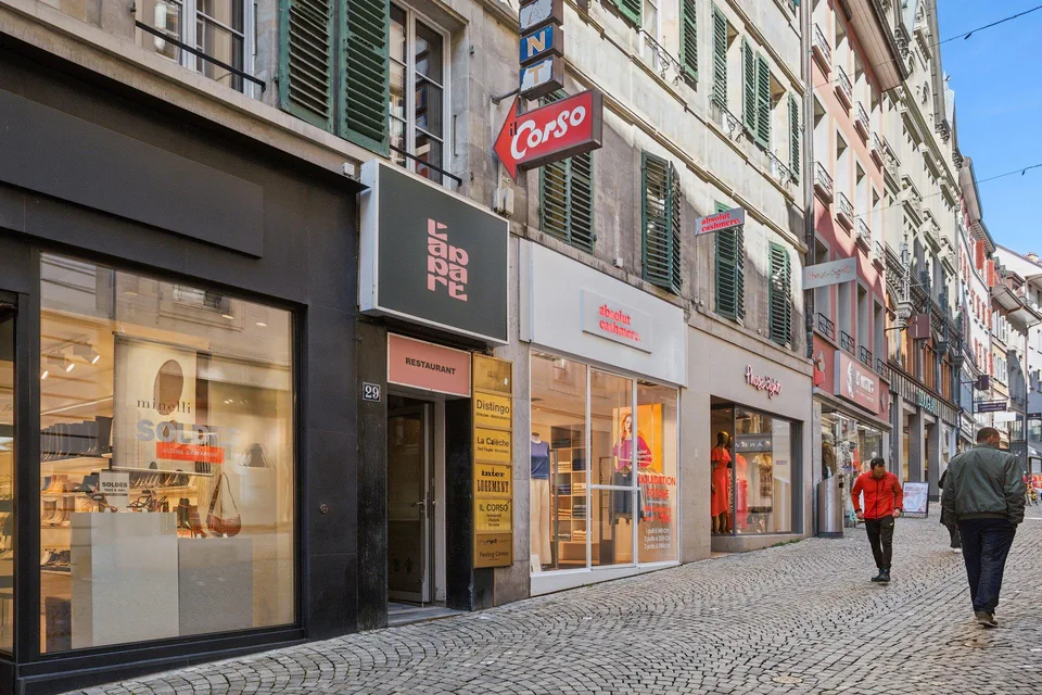 Belle arcade commerciale située en centre ville de Lausanne