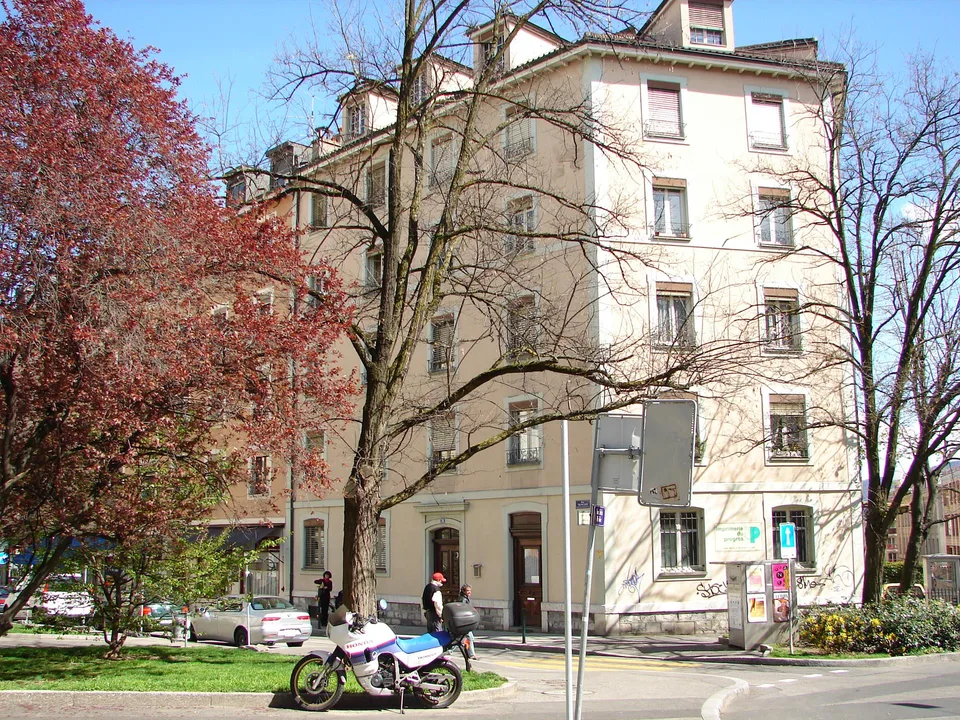 Appartement mansardé et rénové avec 3 chambres – Rue de Tronchin 26