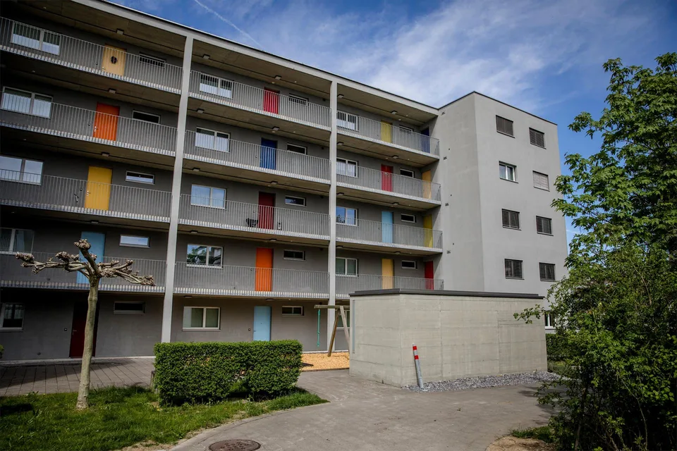 Motorradabstellplatz zu vermieten