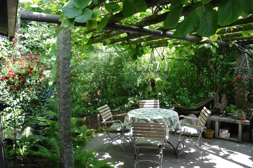 Charmante 6.5 Zimmer-Wohnung mit schönem Garten