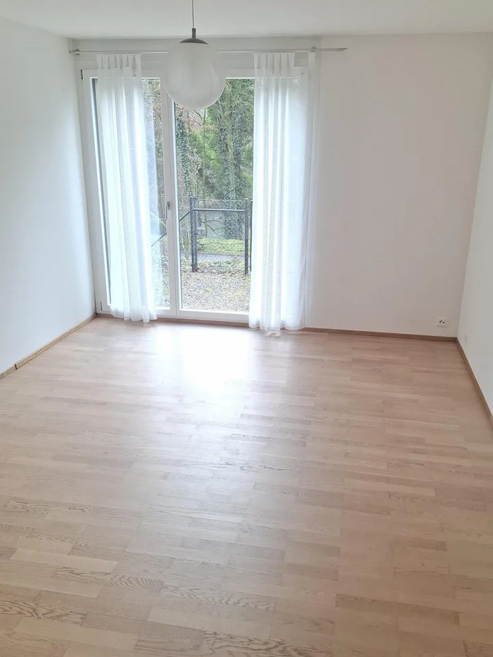 Moderne 3.5-Zimmer-Wohnung mit Balkon in Grellingen – Foto 7 von 11