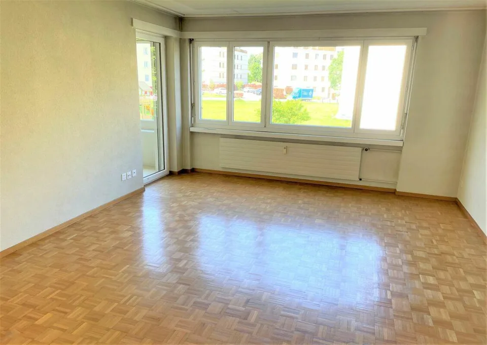 Renovierte 3.5 Zimmer Wohnung, mit moderner Küche und Badezimmer. A...