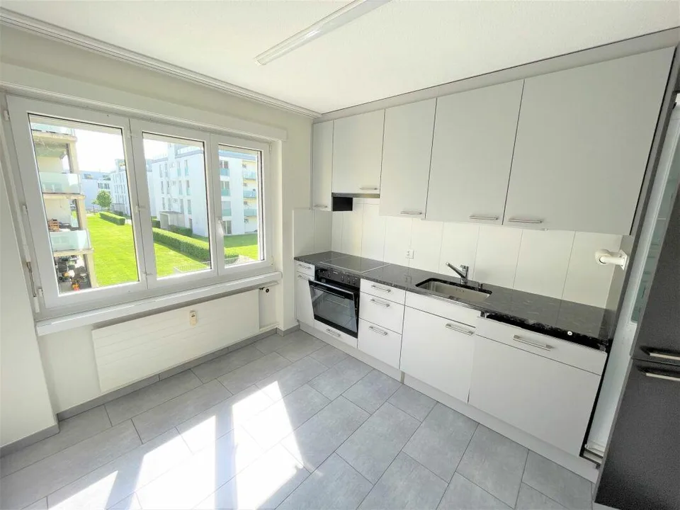 Renovierte 3.5 Zimmer Wohnung, mit moderner Küche und Badezimmer. A...