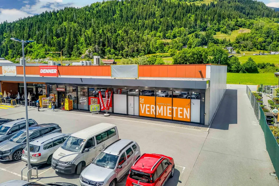 Attraktives Ladenlokal in der Gewerbezone Isla Schluein, nahe Ilanz