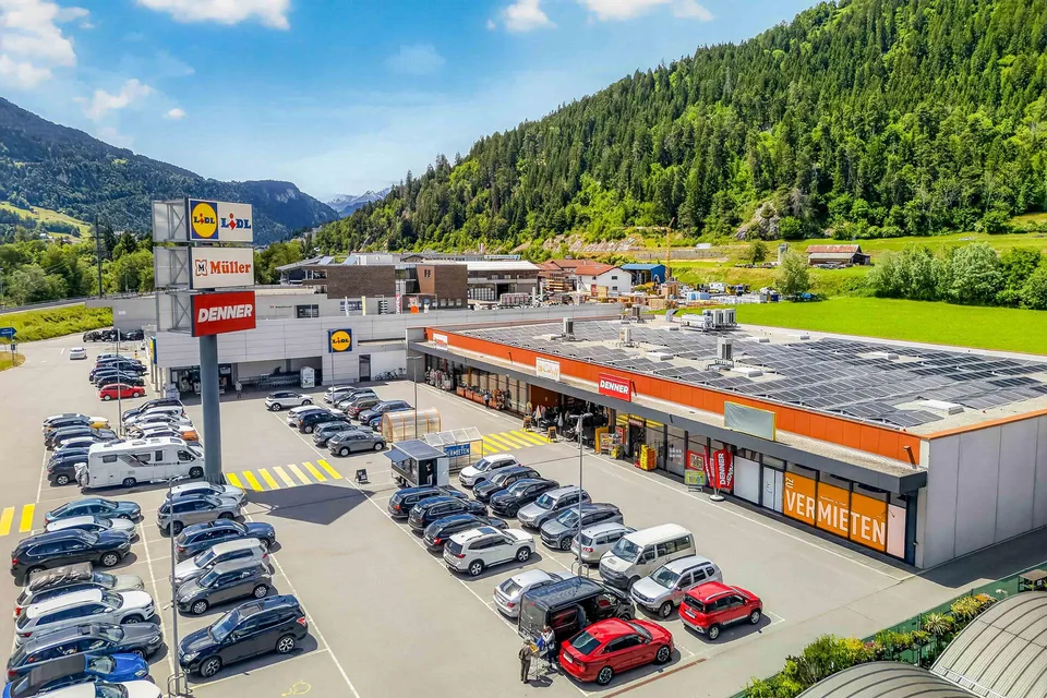 Attraktives Ladenlokal in der Gewerbezone Isla Schluein, nahe Ilanz