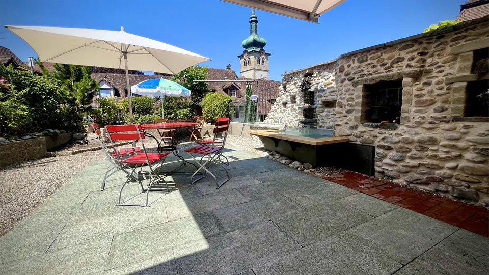 Altstadt Neu 3 1/2 Zi-Wohnung 1.OG 120m2 + 60m2 Terrasse mit Brunnen