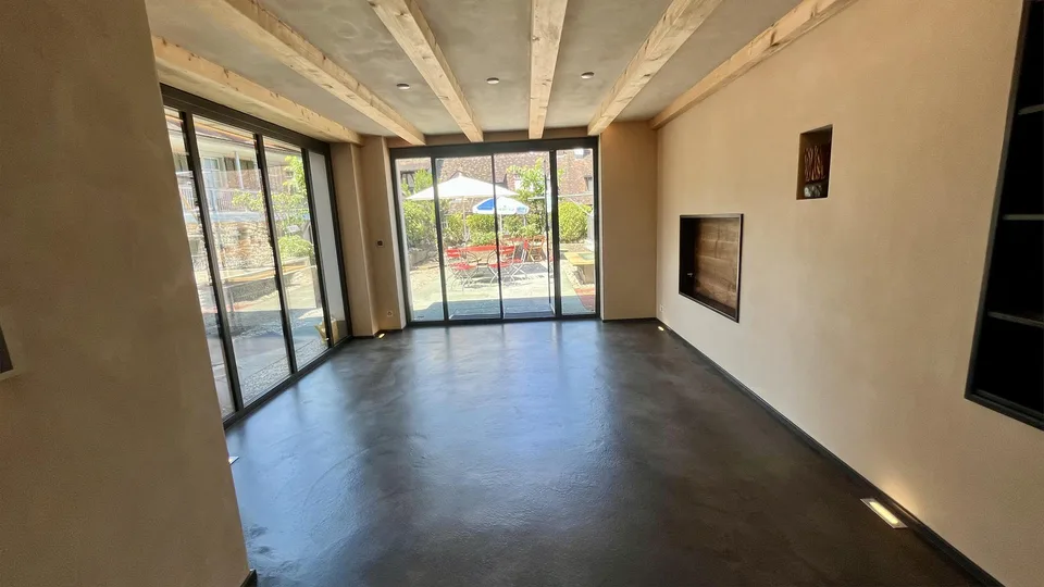 Altstadt Neu 3 1/2 Zi-Wohnung 1.OG 120m2 + 60m2 Terrasse mit Brunnen