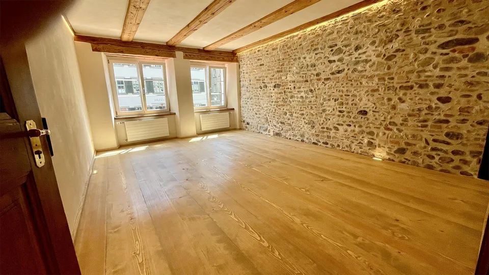Altstadt Neu 3 1/2 Zi-Wohnung 1.OG 120m2 + 60m2 Terrasse mit Brunnen