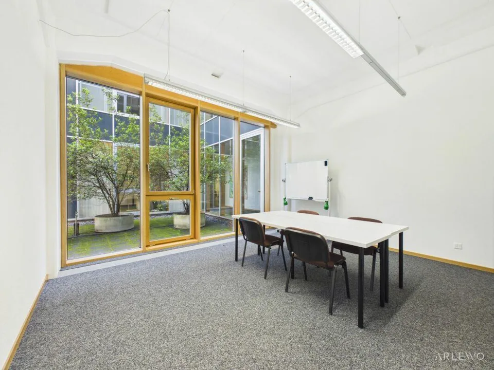 Vielseitiger Arbeitsraum im EG