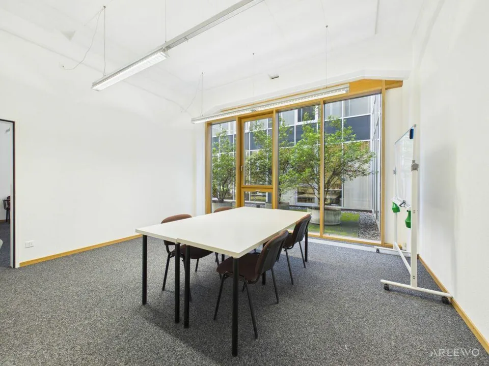 Vielseitiger Arbeitsraum im EG