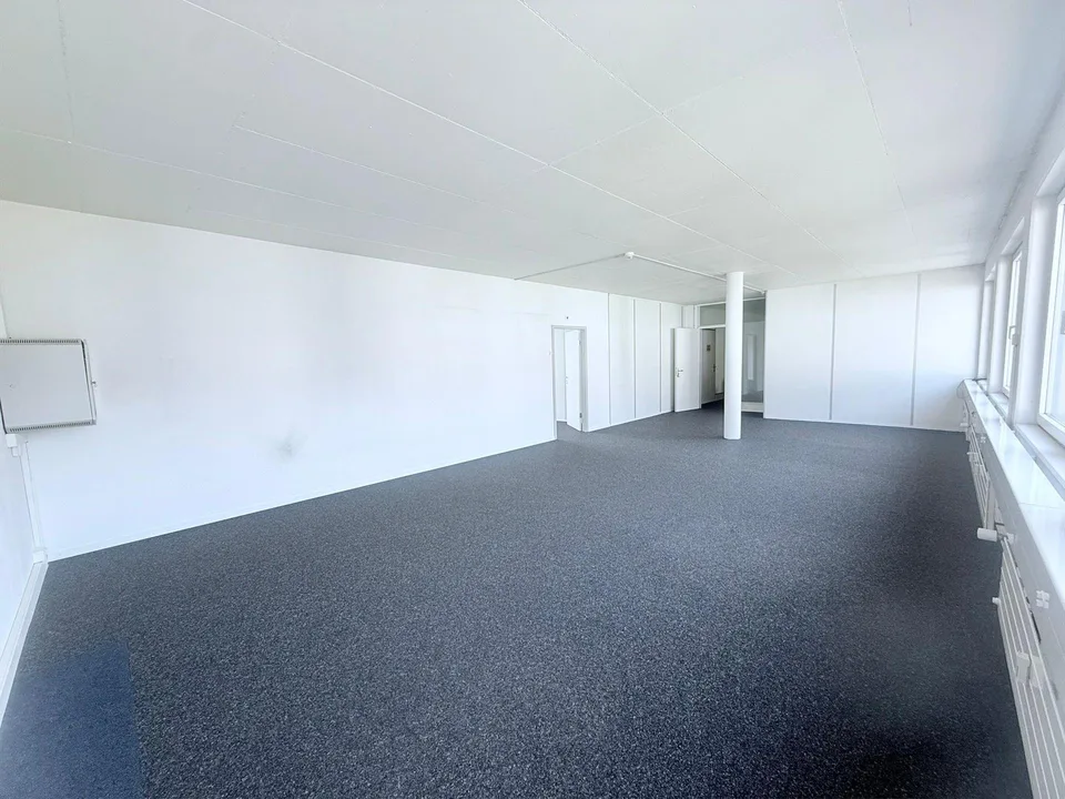 Lichtdurchflutete Bürofläche in Schaffhausen – Foto 10 von 13