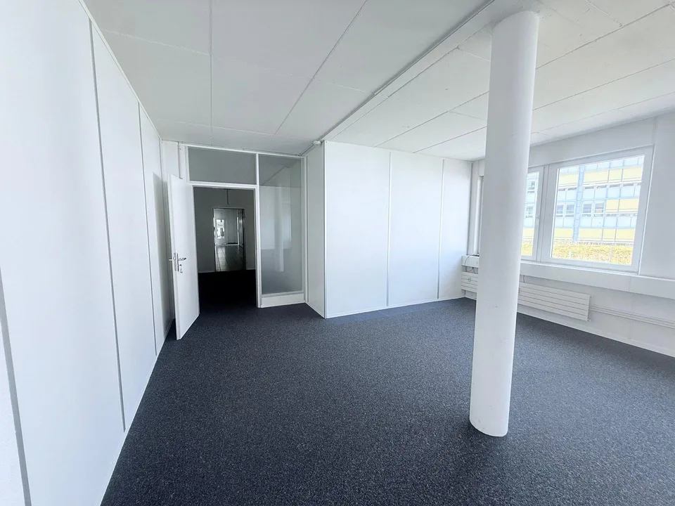 Lichtdurchflutete Bürofläche in Schaffhausen – Foto 9 von 13