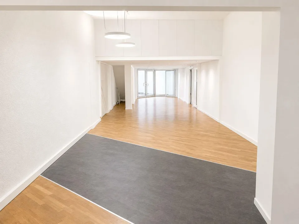 Ladenlokalität mit Garten & Dachterrasse direkt unter der Laube