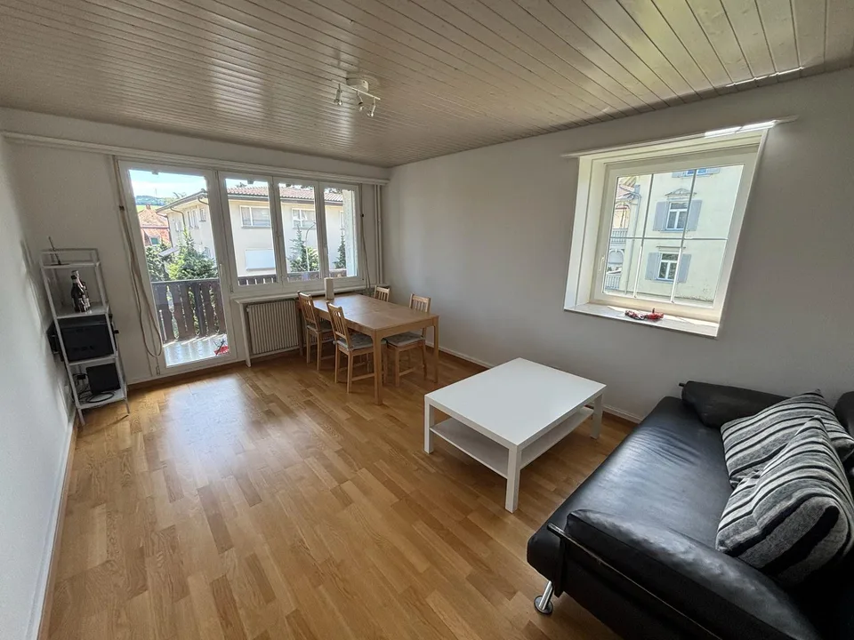 Grosszügige 4.5-Zimmer-Wohnung in Uni-Nähe – ideal als WG
