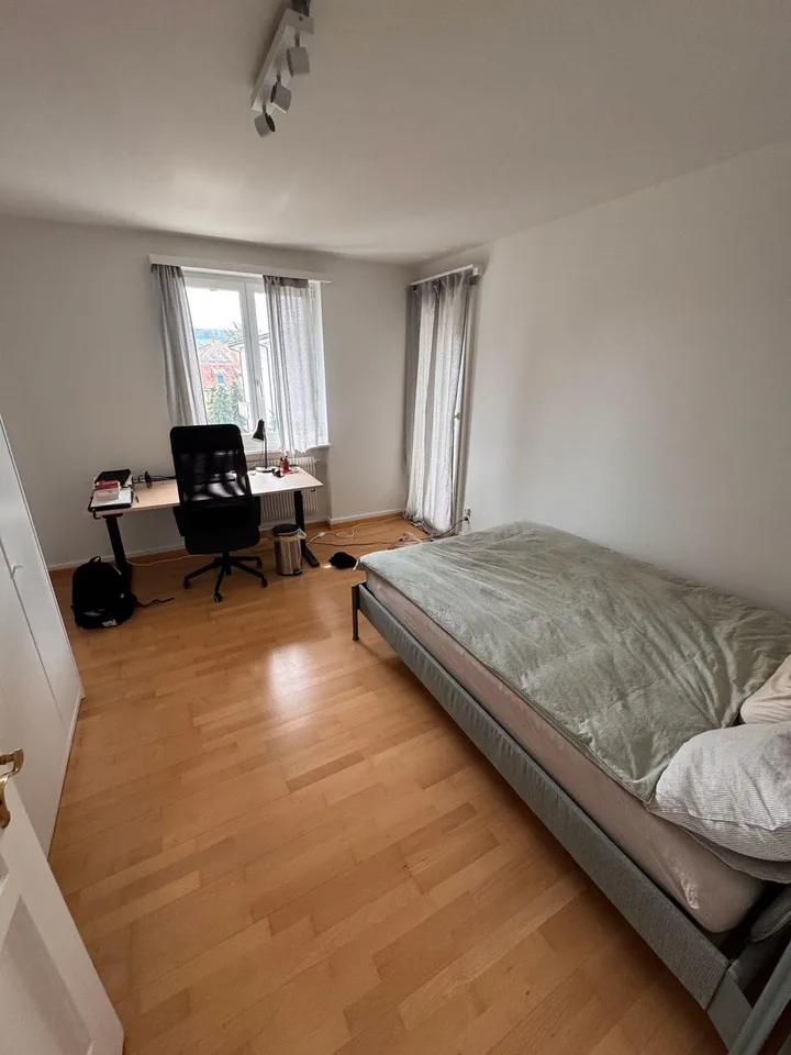 Grosszügige 4.5-Zimmer-Wohnung in Uni-Nähe – ideal als WG