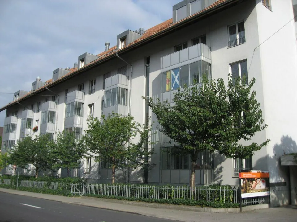 Zwei Autoeinstellhallenplätze sowie ein Motorradeinstellhallenplatz...