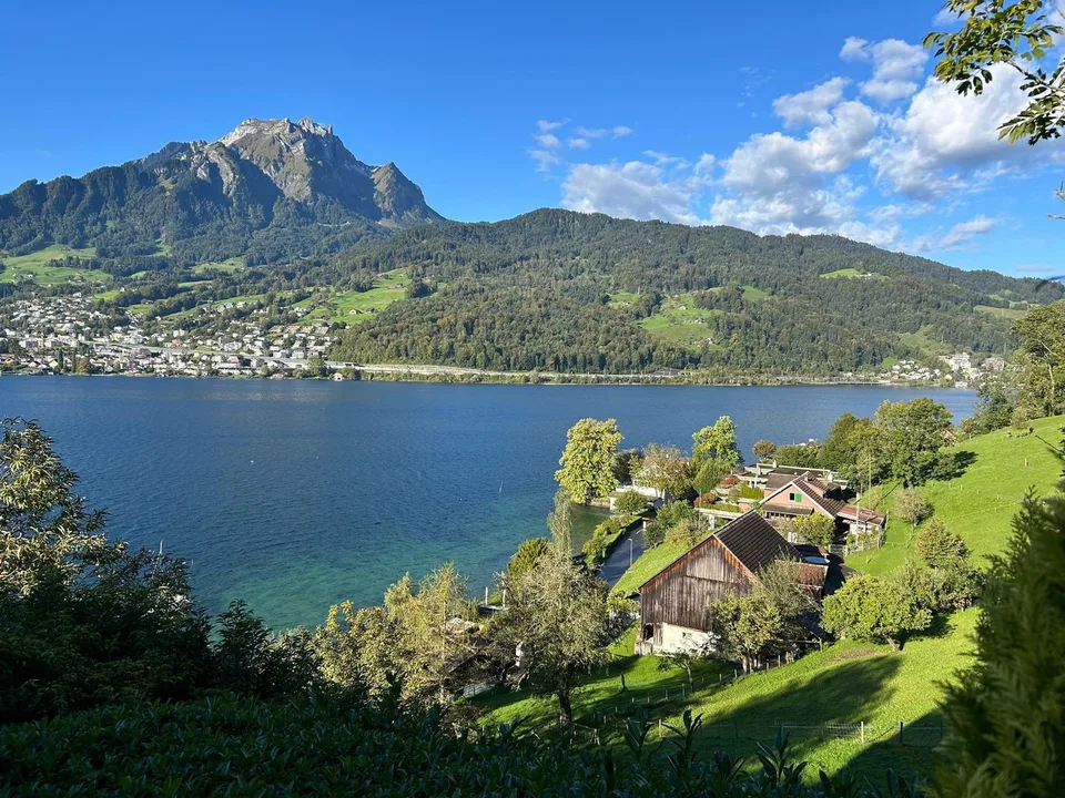 8.5 Zimmer-Villa an exklusiver Lage