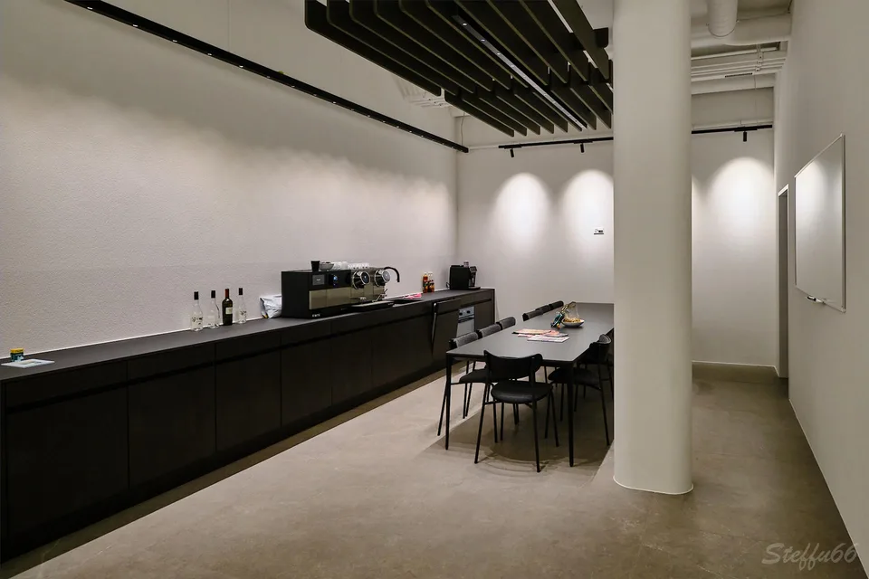 Vielseitig nutzbare Gewerbe- oder Bürofläche mit Schaufenster – foto 14 di 15