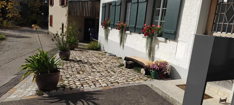 Moderne 3.5-Zimmer-Wohnung mit grosser Terrasse in Diegten