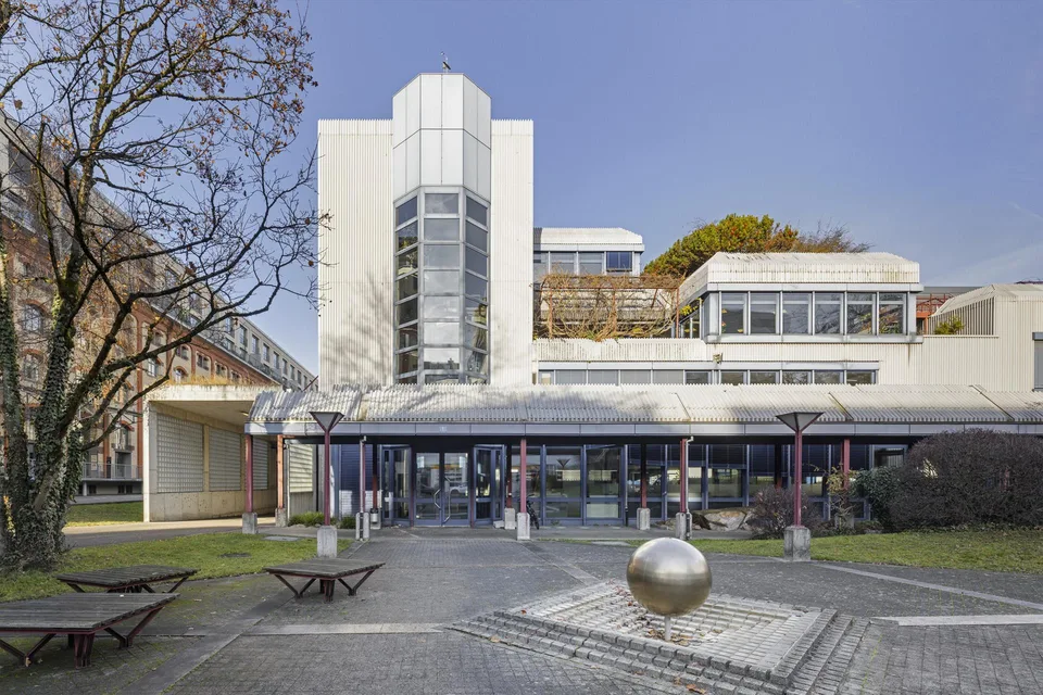 Grosszügig und vielfältig nutzbare Industrieflächen im Druckzentrum...