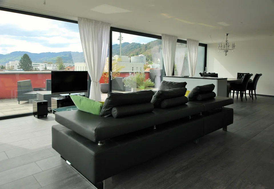 Exklusive Attikawohnung mit grosser Terrasse und traumhafter Bergsicht