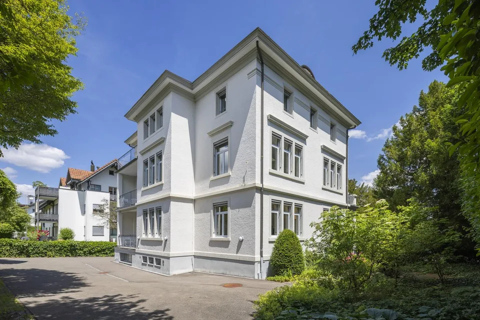 Repräsentative Bürovilla am Zürichsee  Single Tenant gesucht