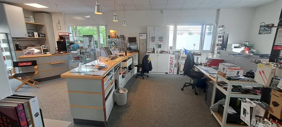 an ausgezeichneter Passantenlage - ausgebautes, modernes Ladenlokal