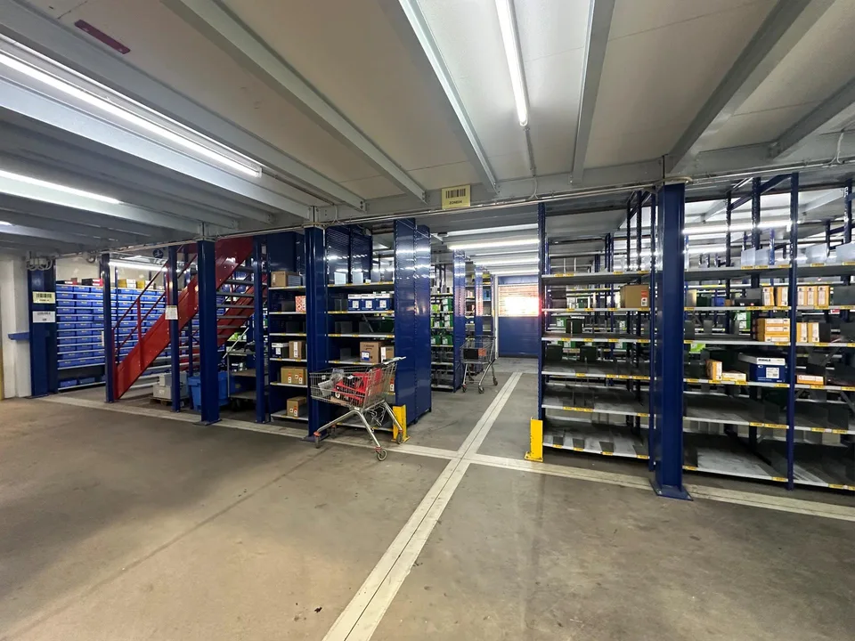 Ampia superficie commerciale e logistica in posizione strategica – foto 6 di 15
