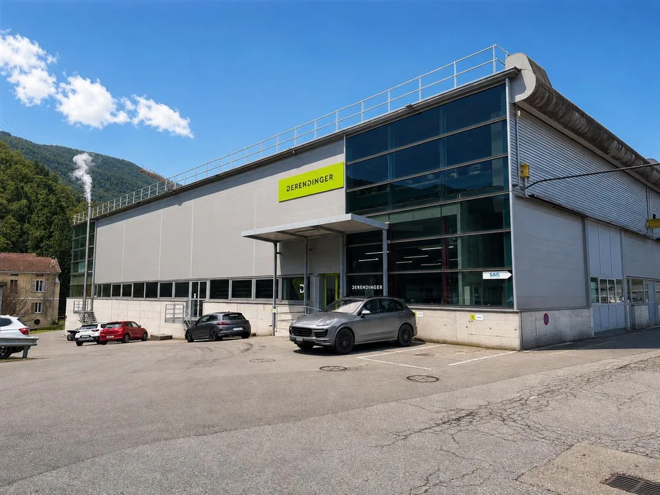 Ampia superficie commerciale e logistica in posizione strategica