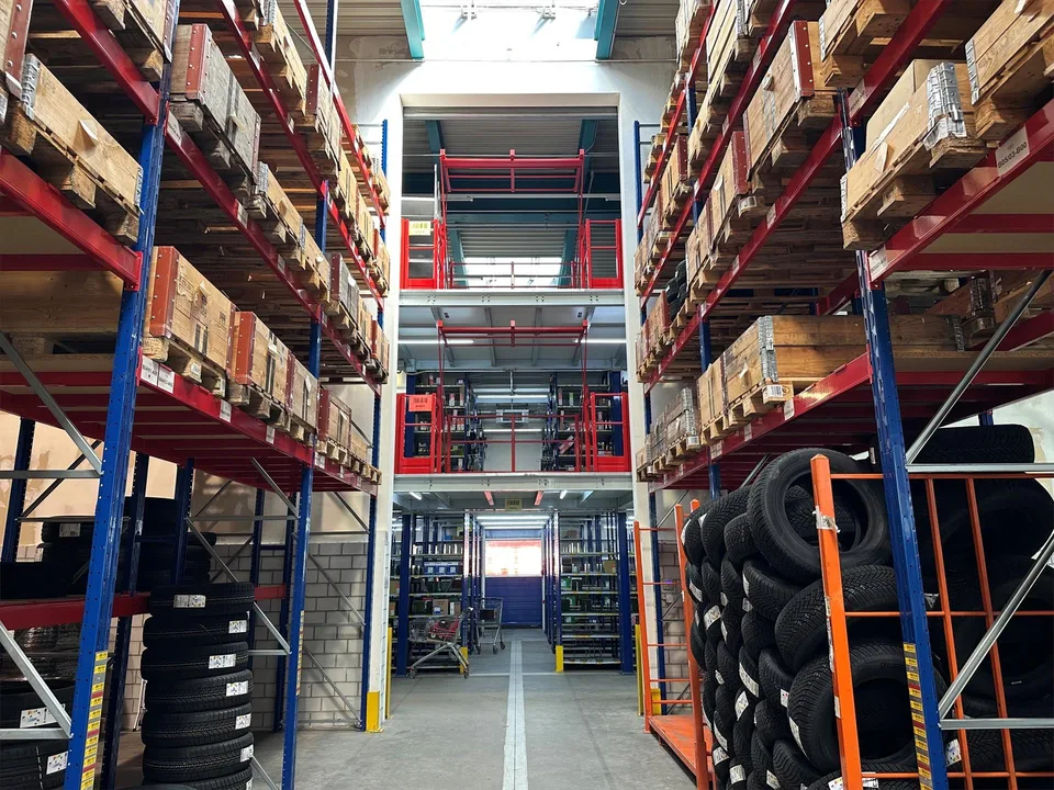 Ampia superficie commerciale e logistica in posizione strategica – foto 9 di 15
