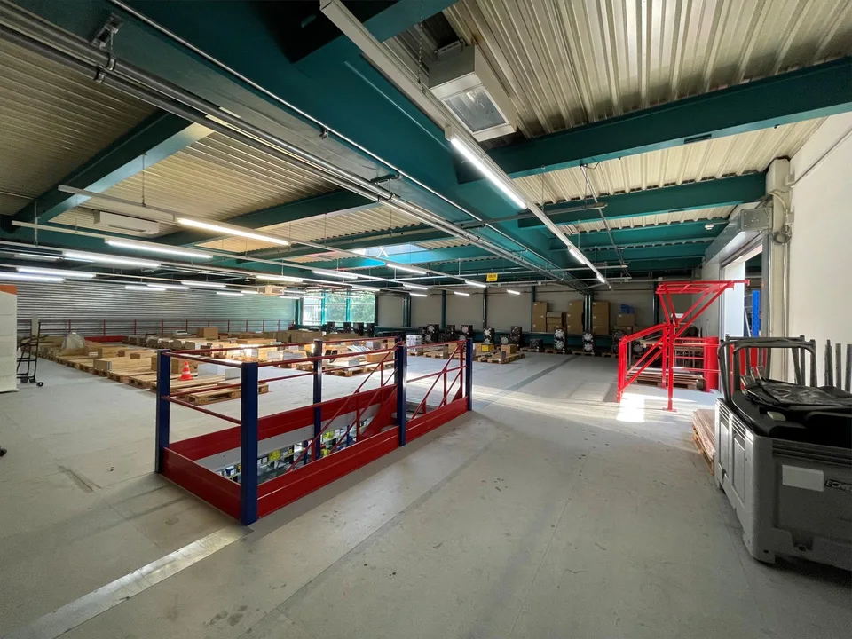 Ampia superficie commerciale e logistica in posizione strategica – foto 8 di 15