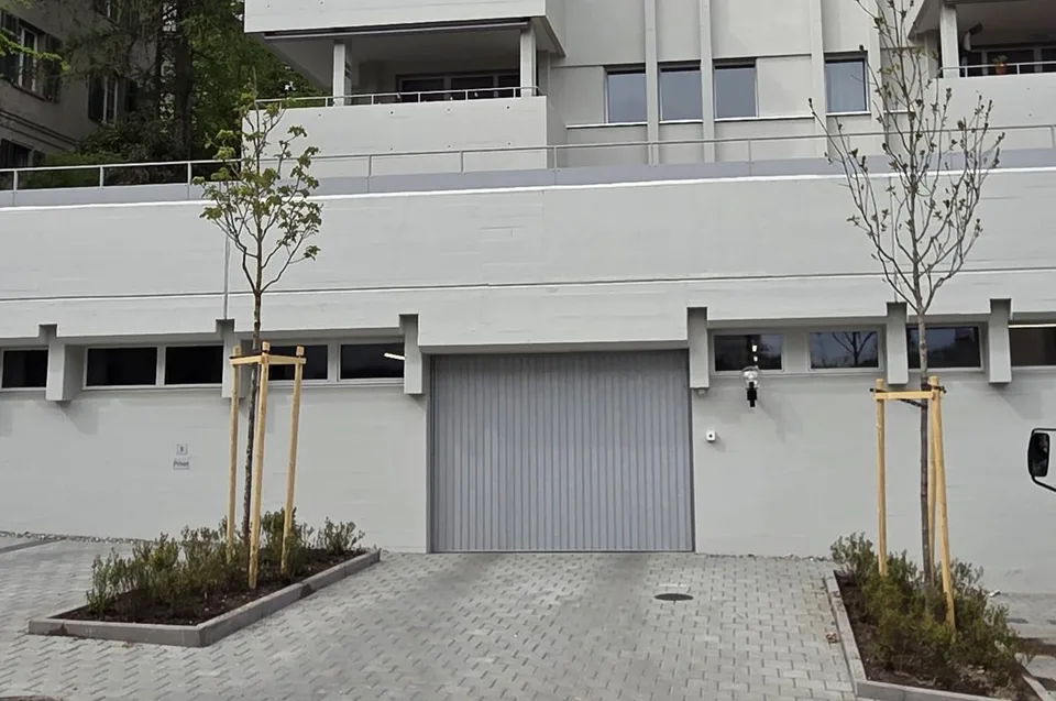 Einstellhallenplatz zu vermieten