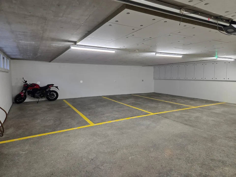 Einstellhallenplatz zu vermieten