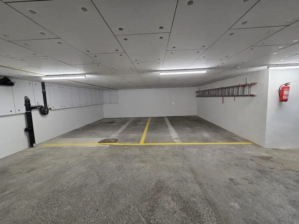 Einstellhallenplatz zu vermieten