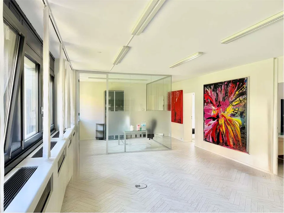 Elegante ufficio luminoso di 4.5 locali a pochi passi dal centro di Lu