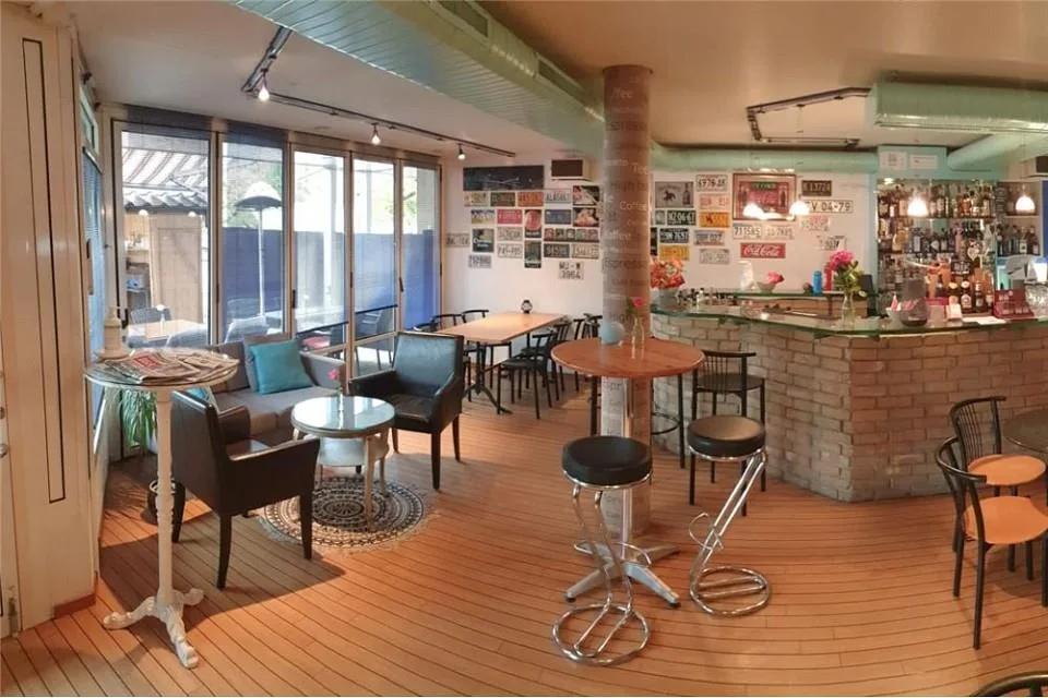 Café, Bar, Bistro mitten im schönen Toffen