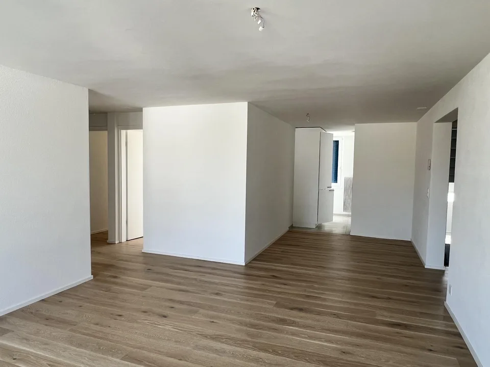 Schöne, renovierte 4.5-Zimmer-Wohnung mit Balkon