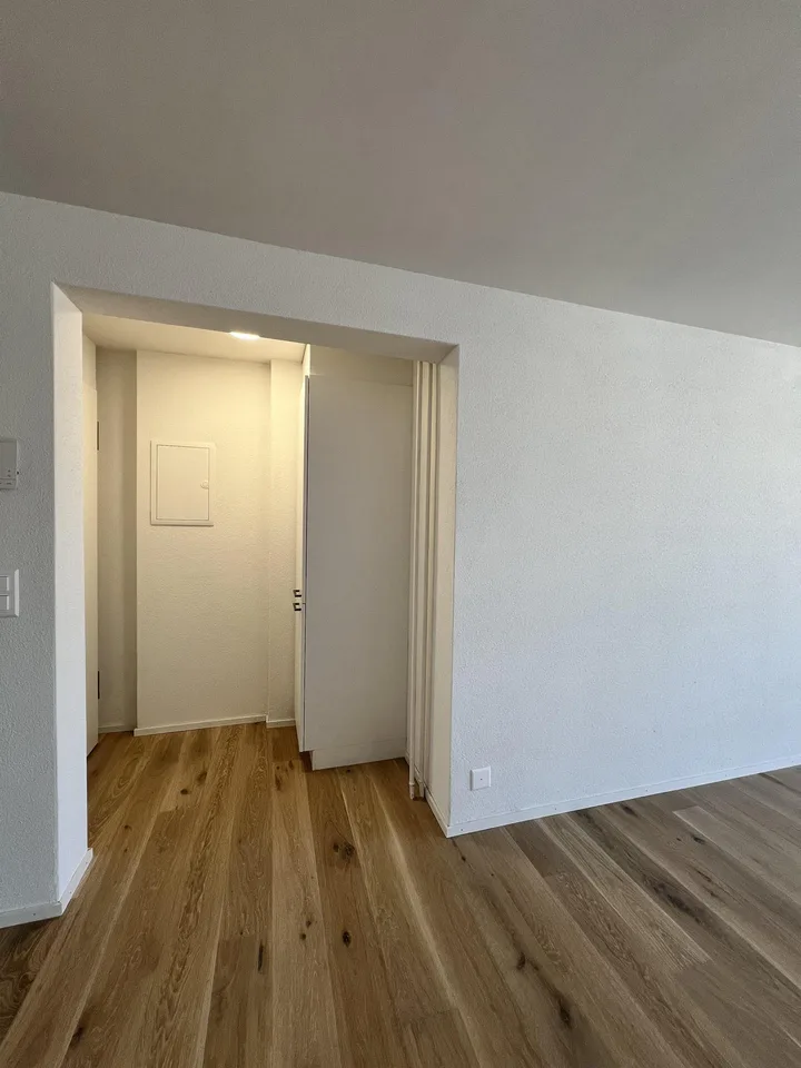 Schöne, renovierte 4.5-Zimmer-Wohnung mit Balkon – Foto 7 von 13