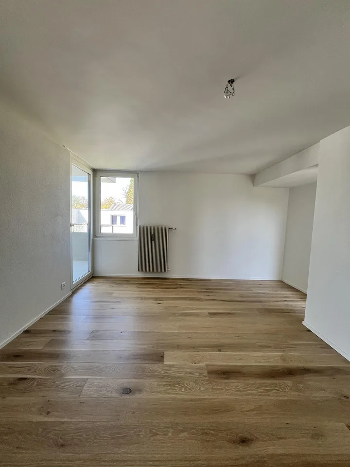 Schöne, renovierte 4.5-Zimmer-Wohnung mit Balkon – Foto 8 von 13