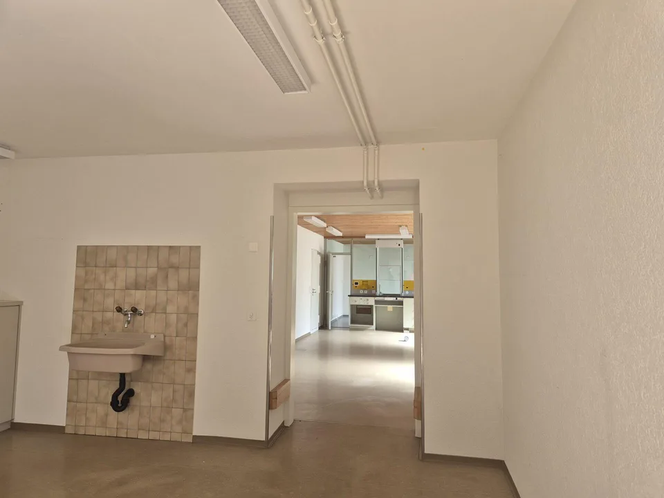 Bahnhof Mitlödi: Attraktive Büro- und Gewerbefläche