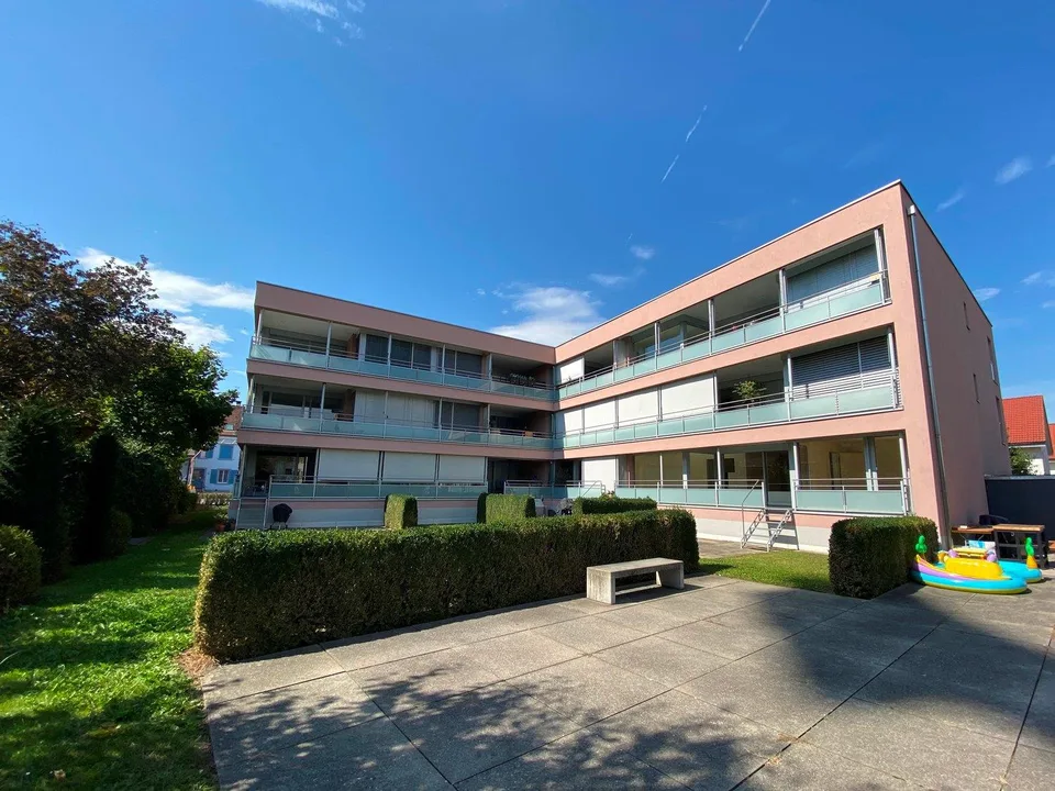 Grosszügige, lichtdurchflutete 4.5-Zimmerwohnung an zentraler Lage