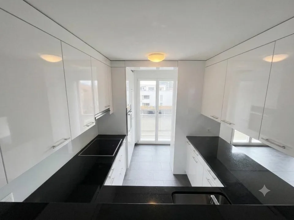 Grosszügige, lichtdurchflutete 4.5-Zimmerwohnung an zentraler Lage