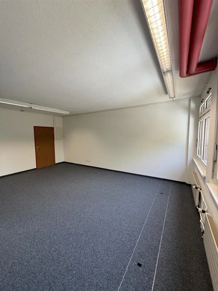 Helle Büro- oder Gewerbefläche mit 32 m² in Rümlang