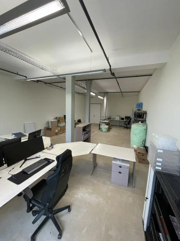 72 m2 Gewerbeflächen in modernem Gewerbehaus mit exklusivem Rohausbau