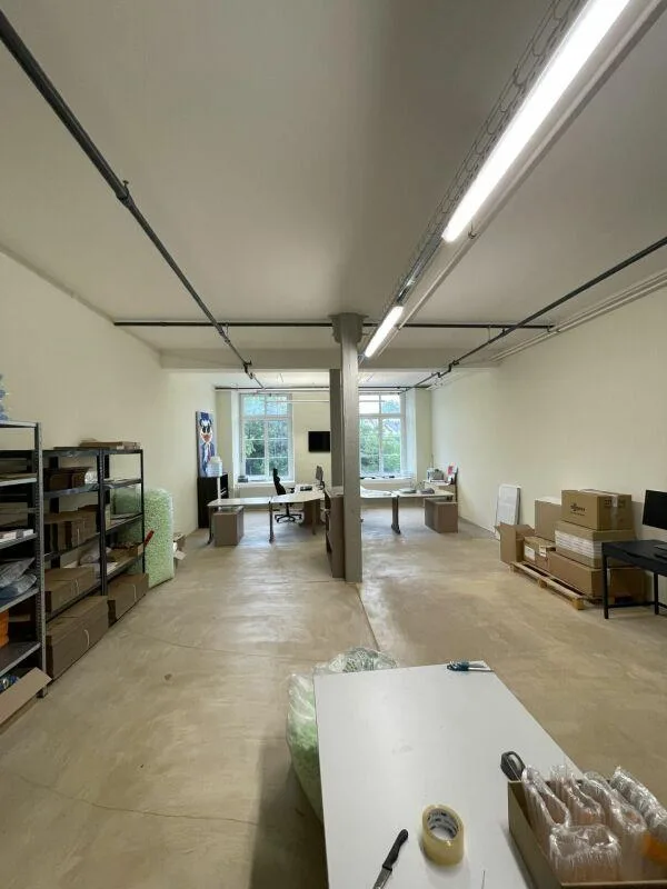 72 m2 Gewerbeflächen in modernem Gewerbehaus mit exklusivem Rohausbau