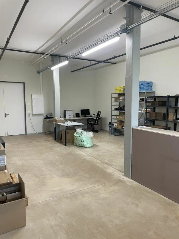 72 m2 Gewerbeflächen in modernem Gewerbehaus mit exklusivem Rohausbau