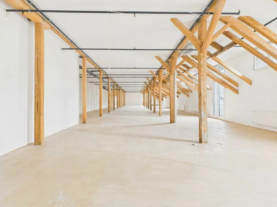 Flexible Dachgeschoss Gewerbefläche in modernem Gewerbehaus mit exk...