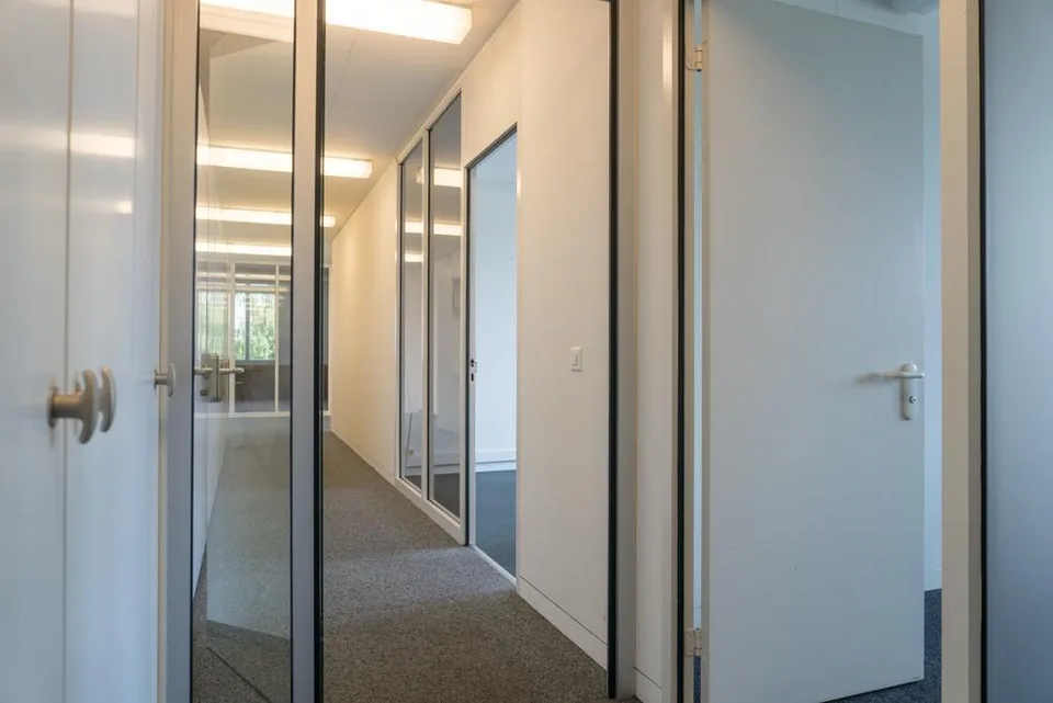 500 bis 3'500 m² Gewerbe- und Büroflächen – photo 8 of 10
