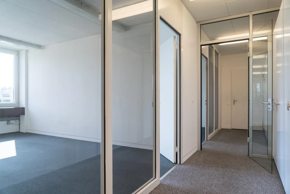 500 bis 3'500 m² Gewerbe- und Büroflächen – photo 7 of 10