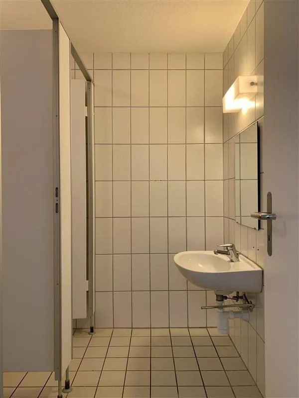 Grosszügige Gewerbefläche mit 61 m2 Hauptraum – photo 8 of 12